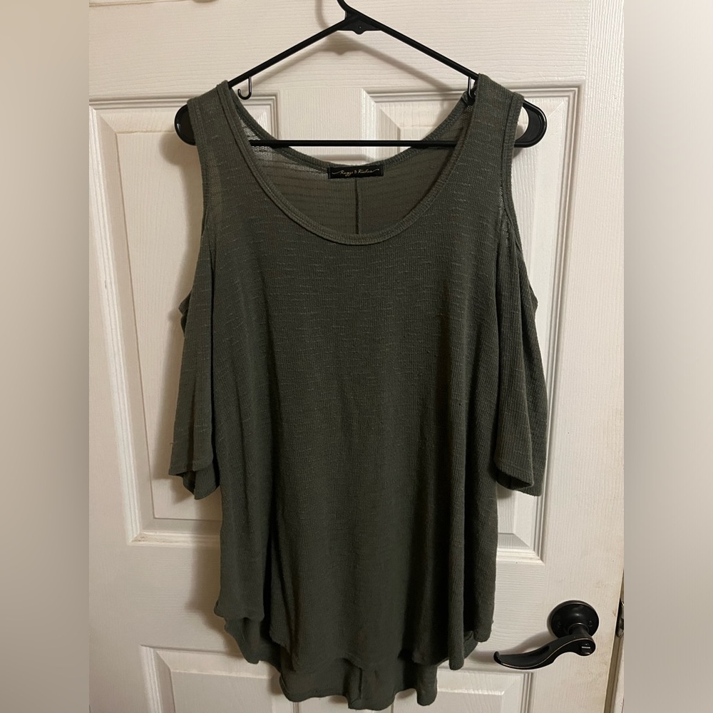 Women’s cold shoulder top